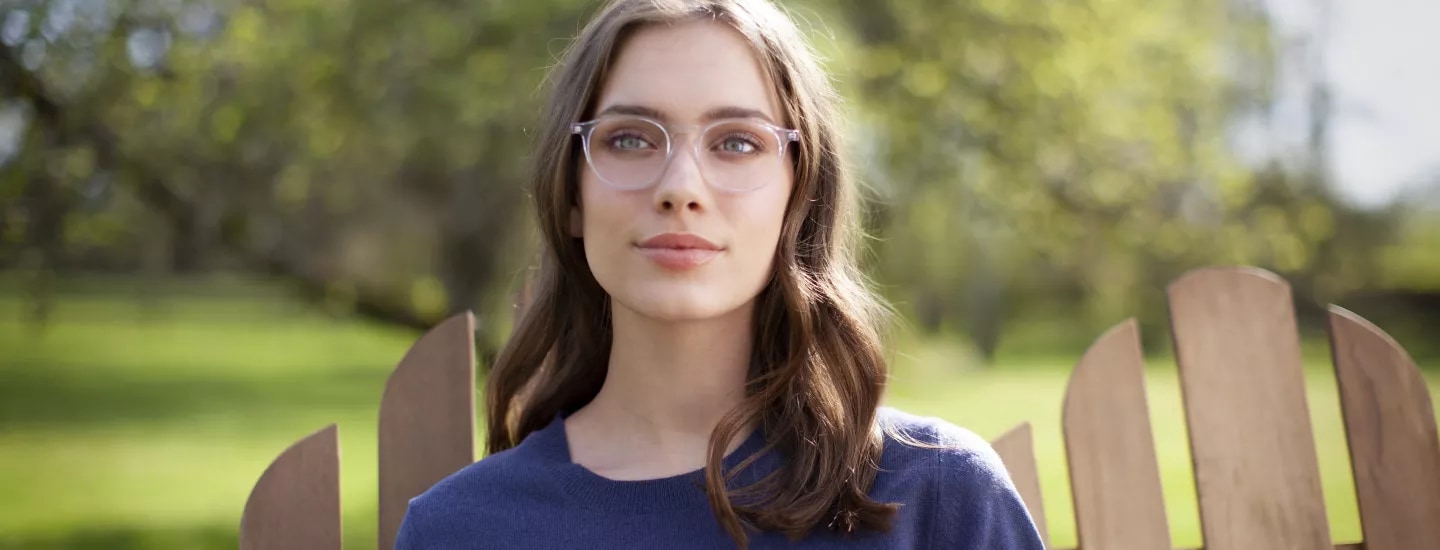 essilor-background